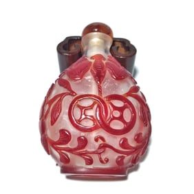 FABULOUS ANTIQUE CHINESE PEKING GLASS SNUFF BOTTLE PEONIES BATS PEACHES