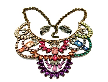 A SUPERB COLORFUL AND GLITZY STATEMENT NECKLACE EARRINGS BY BAUBLE BAR
