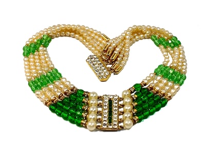 AN ELEGANT VINTAGE FRENCH NECKLACE PEARLS RHINESTONES