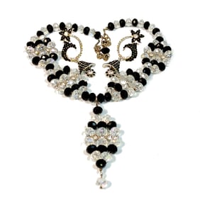 A FABULOUS VINTAGE CRYSTAL NECKLACE WITH MATCHED EARRINGS