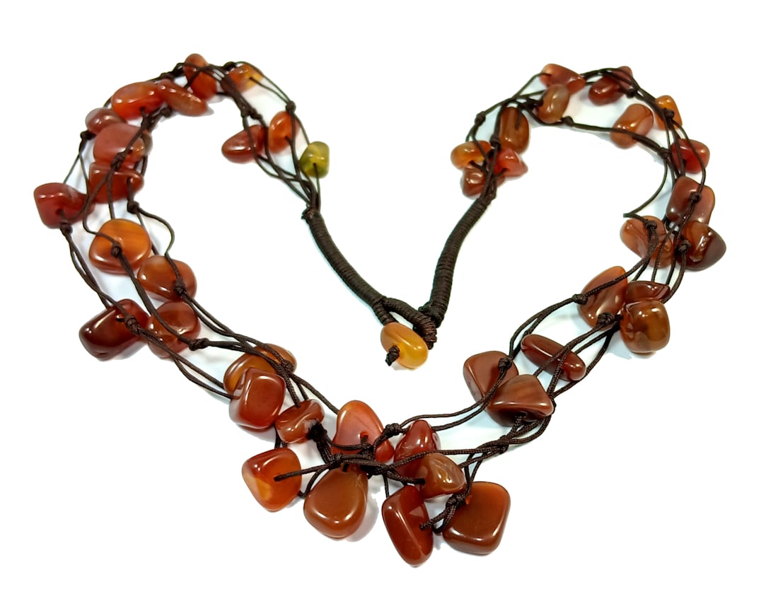 A BEAUTIFUL CARNELIAN AGATE NECKLACE 24" 95 GRAMS: OFFERED HERE IS A BEAUTIFUL CARNELIAN AGATE NECKLACE. THE NECKLACE IS 24" LONG AND IT WEIGHS 95 GRAMS. WE PROVIDE/COMBINE IN-HOUSE SHIPPING.