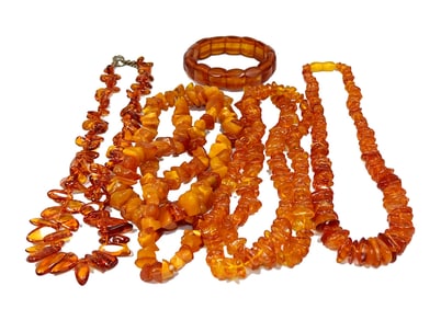 A BEAUTIFUL LOT OF 4 NATURAL BALTIC AMBER NECKLACES AND A BRACELET 138 GRAMS