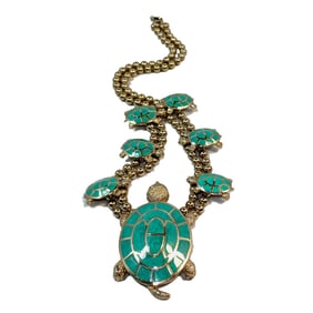 A LARGE NECKLACE FEATURING TURTLES