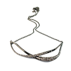 A BEAUTIFUL VINTAGE NECKLACE BY DESIGNER ALEXIS BITTAR 16"