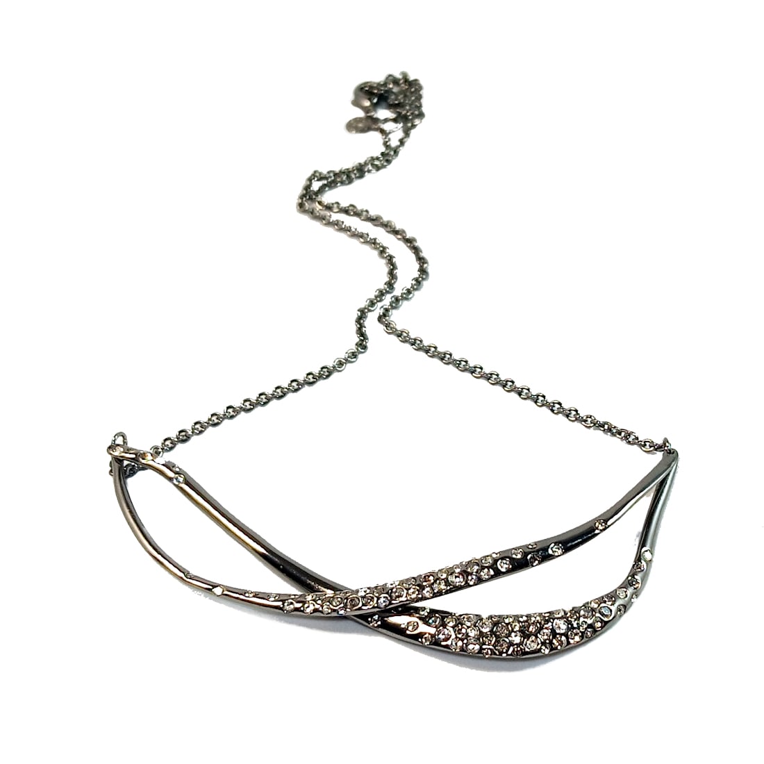 A BEAUTIFUL VINTAGE NECKLACE BY DESIGNER ALEXIS BITTAR 16": OFFERED HERE IS A FINE VINTAGE NECKLACE BY DESIGNER ALEXIS BITTAR. THE WEARABLE LENGTH IS BETWEEN 16-18". WE PROVIDE IN-HOUSE/COMBINED SHIPPING. HAVE A LOOK AT OUR AUCTION FOR MORE GREAT ITEMS.
