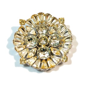 A BRILLIANT QUALITY RHINESTONE BROOCH MID-CENTURY VINTAGE 2" DIAMETER