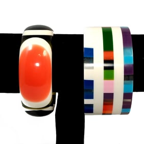 A WONDERFUL LOT OF 2 LAMINATED LUCITE BANGLES 2.5" D