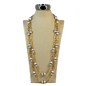 AN ELEGANT LUCITE NECKLACE AND A LAMINATED BANGLE BLACK AND WHITE
