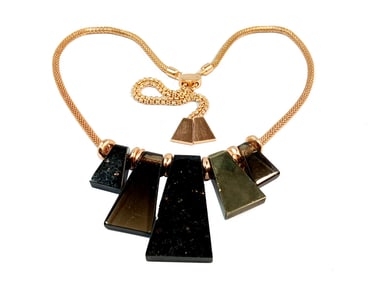 AN OUTSTANDING VINTAGE STATEMENT NECKLACE