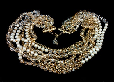 AN ELEGANT VINTAGE PEARL AND CRYSTAL BIB NECKLACE