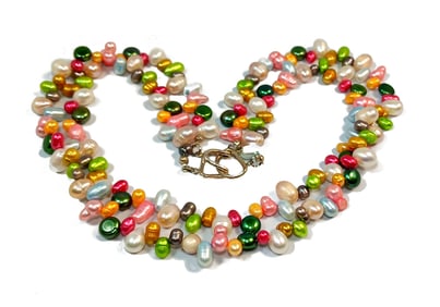 A LOVELY COLORFUL FRESHWATER PEARL NECKLACE 17"
