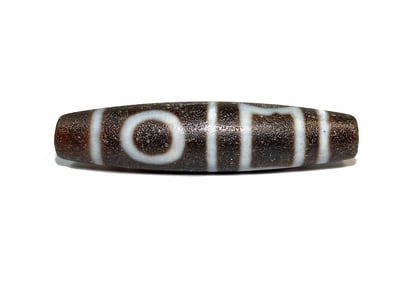 A FINE SINO-TIBETAN AGATE DZI 55MM HEAVEN AND EARTH PATTERN