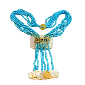 A WONDERFUL BEADED NATIVE AMERICAN NECKLACE MOTHER OF PEARL