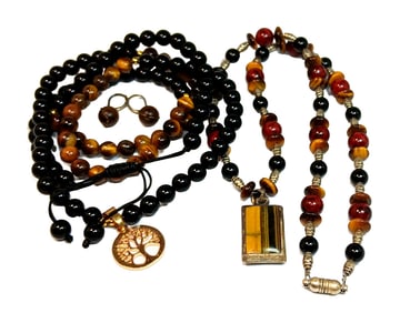 A LOT OF 2 TIGER'S EYE  ONYX JASPER NECKLACES AND A PAIR OF EARRINGS.