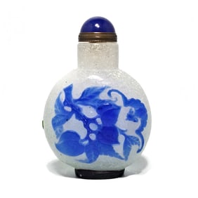 A SUPERB CHINESE PEKING GLASS SNUFF BOTTLE 3 COLORS DRAGON BAT PEACHES