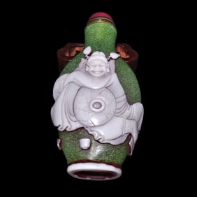 FINE CHINESE PEKING GLASS SNUFF BOTTLE MYTHICAL SUBJECT