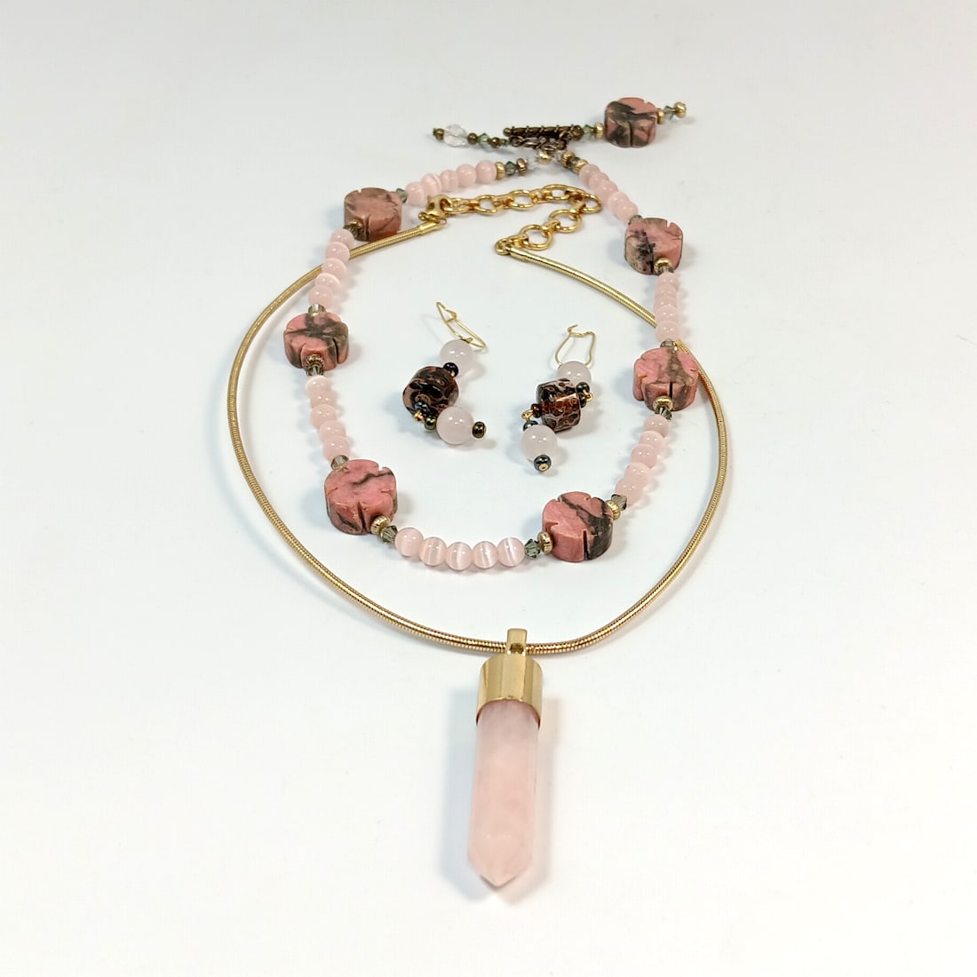2 NECKLACES AND EARRINGS RHODONITE ROSE QUARTZ (1 of 2)