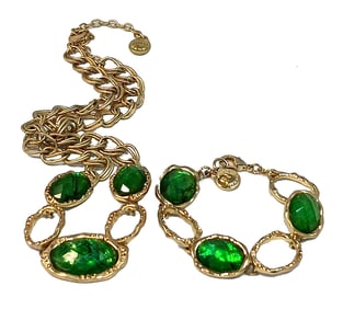 A BEAUTIFUL JONES OF NEW YORK  NECKLACE AND BRACELET SET