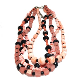 BEAUTIFUL VINTAGE MULTI STRAND CORAL AND ONYX NECKLACE  18"