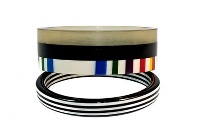 A SUPERB LOT OF 2 LAMINATED LUCITE BANGLES 2.5"  D