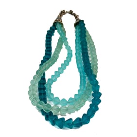 A BEAUTIFUL NECKLACE  IN  AQUA SHADES OF SATIN GLASS 18"