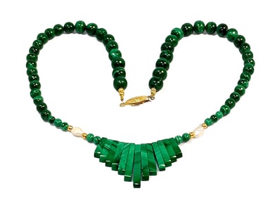 A BEAUTIFUL VINTAGE MALACHITE NECKLACE 17"