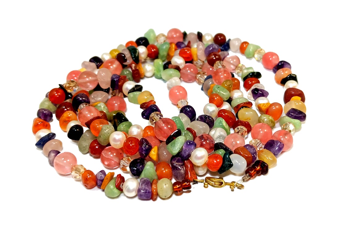 A LONG 45" NECKLACE OF NATURAL GEMSTONES AND PEARLS: OFFERED HERE IS A LONG 45" NECKLACE OF NATURAL GEMSTONES AND PEARLS. THE NECKLACE WEIGHS 93 GRAMS AND IT IS 45" LONG. WE PROVIDE FREE SHIPPING WITHIN THE U.S.