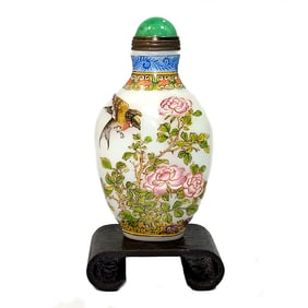 FINE CHINESE ENAMELED SNUFF BOTTLE PEKING GLASS BIRDS PEONIES QIANLONG MARK