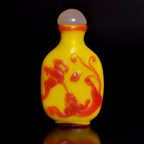 A FINE ANTIQUE CHINESE PEKING GLASS RED YELLOW SNUFF BOTTLE 18-19C CHI DRAGONS BAT
