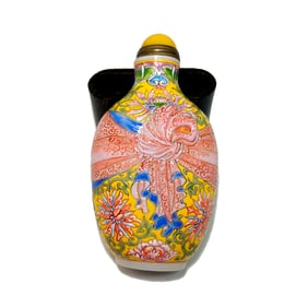 A BEAUTIFUL  CHINESE SNUFF BOTTLE ENAMEL ON GLASS QIANLONG MARK