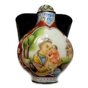 FINE CHINESE SNUFF BOTTLE ENAMEL EUROPEAN SUBJECT QIANLONG MARK