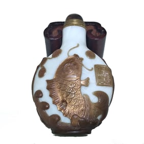 FINE CHINESE SNUFF BOTTLE PEKING GLASS CARP FISH QIANLONG SEAL