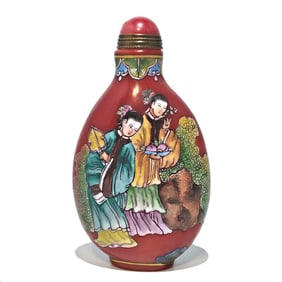 FINE CHINESE ENAMEL ON GLASS FIGURAL SNUFF BOTTLE QIANLONG MARK