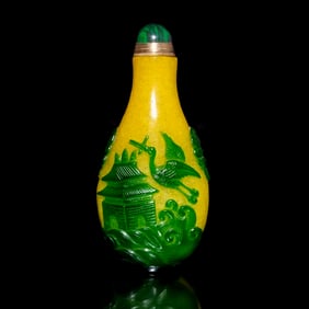 ANTIQUE CHINESE PEKING GLASS BOTTLE IMPERIAL YELLOW 18-19C CHI DRAGON STORK