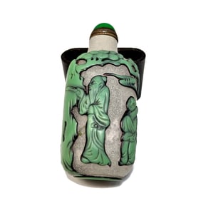 A BEAUTIFUL CHINESE PEKING GLASS SNUFF BOTTLE IMMORTALS