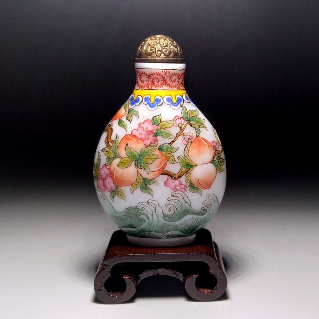 FINE CHINESE ENAMEL ON GLASS SNUFF BOTTLE BATS PEACHES QIANLONG MARK (1 of 8)