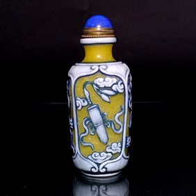 FINE CHINESE YELLOW PEKING GLASS SNUFF BOTTLE QIANLONG SEAL
