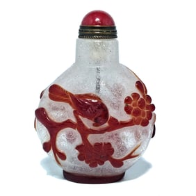 A BEAUTIFUL CHINESE PEKING GLASS SNUFF BOTTLE BIRDS ON PRUNUS TREE