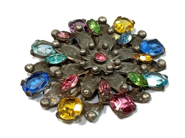 AN ART DECO BROOCH MULTI COLOR GLASS 2.75"