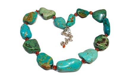 A VINTAGE SOUTHWESTERN TURQUOISE NUGGET NECKLACE STERLING