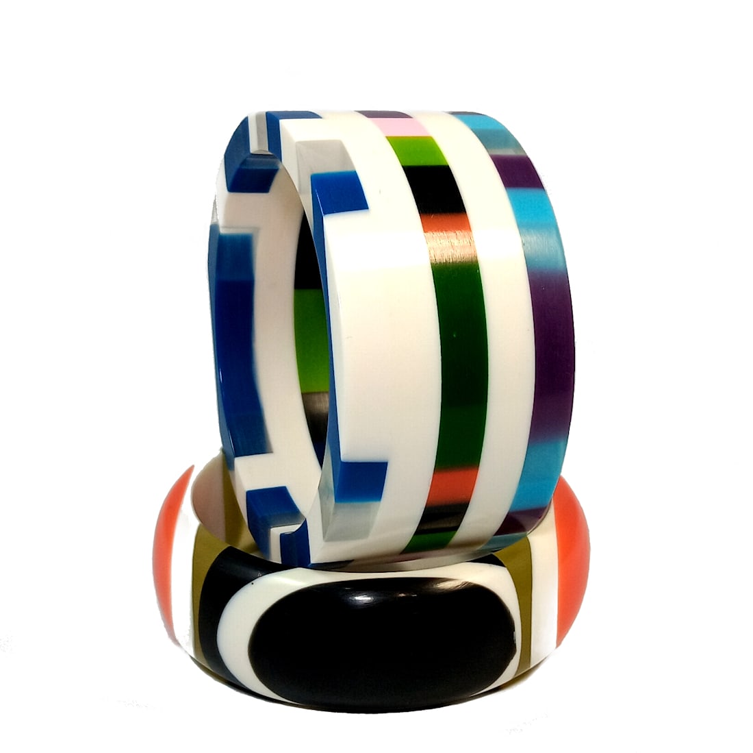 A FABULOUS  LOT OF 2 LAMINATED LUCITE BANGLES 2.5" DIAMETER (1 of 4)