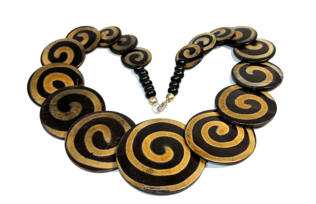 SUPERB STATEMENT NECKLACE IN PAINTED HORN 18" (1 of 4)