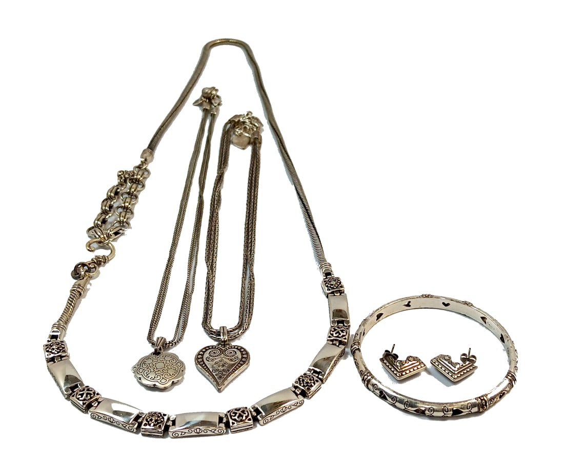 A SUPERB LOT OF BRIGHTON JEWELRY NECKLACE BANGLE: OFFERED HERE IS A LOT OF BRIGHTON JEWELRY. WE PROVIDE IN-HOUSE/COMBINED SHIPPING FOR YOUR CONVENIENCE.