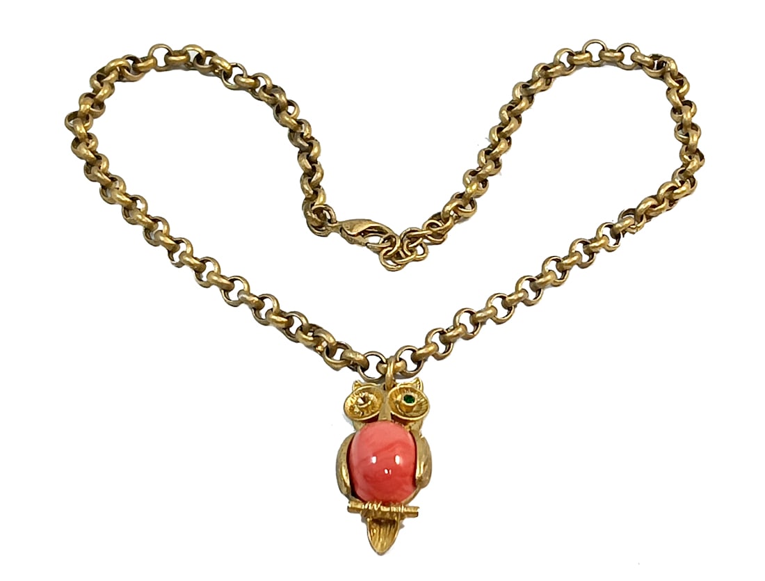 A BEAUTIFUL VINTAGE OWL NECKLACE 17": OFFERED HERE IS A LOVELY VINTAGE OWL NECKLACE. IT IS 17" LONG. WE PROVIDE IN-HOUSE/COMBINED SHIPPING FOR YOUR CONVENIENCE.