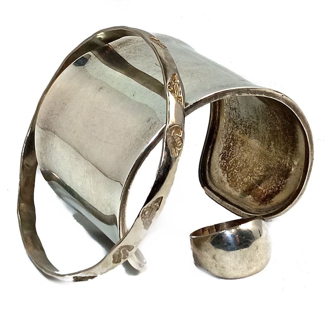 AN ESTATE LOT OF TWO MEXICAN STERLING SILVER BRACELETS AND A RING SIZE 8 (1 of 5)