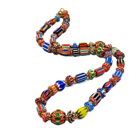 A BEAUTIFUL VINTAGE NECKLACE VENETIAN BEADS 23"