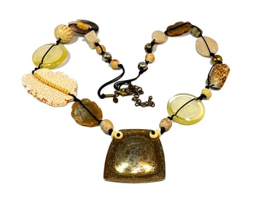 A BEAUTIFUL VINTAGE NECKLACE BY CHICO'S  36"  MOTHER OF PEARL  LUCITE