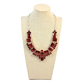 A BEAUTIFUL NECKLACE OF WINE COLOR STONES 17"
