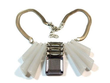 A STYLISH LUCITE NECKLACE MADE IN ITALY SIGNED WHISTLES 18"