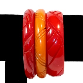 A BEAUTIFUL VINTAGE NICELY CARVED  BAKELITE LOT OF 3 BANGLES BRACELETS RED YELLOW